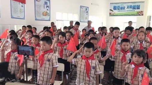 百裕集團(tuán)愛心助學(xué)之行---湖北省監(jiān)利縣