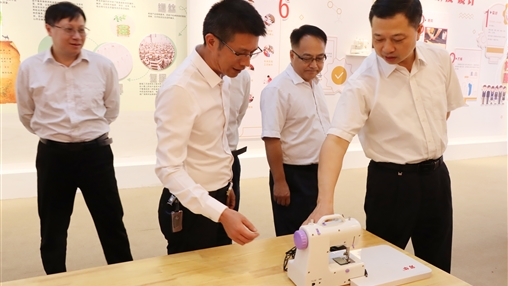 梧州市政協(xié)主席黃振饒率調(diào)研組蒞臨百裕集團考察